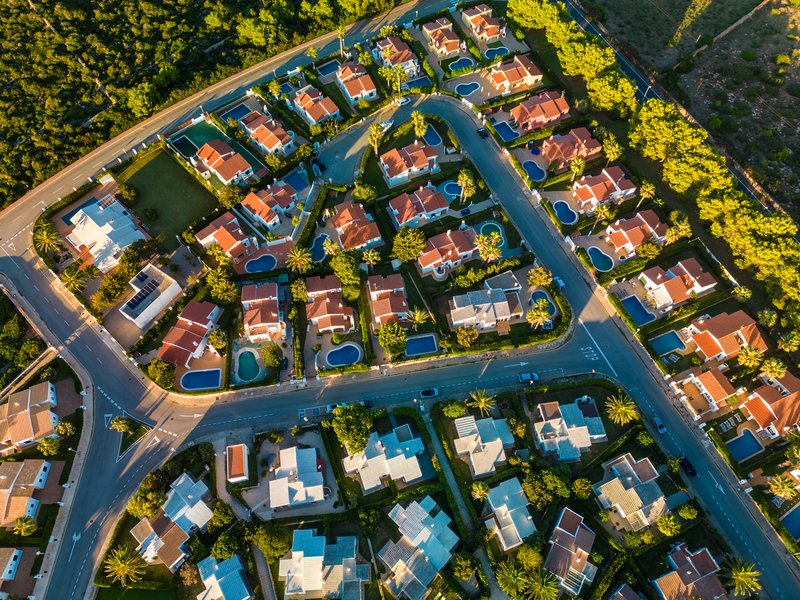 Toma area con dron de un vecindario en la ciudad de Puebla